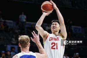 媒体人：乌拉圭差点惹急好脾气的大秋 也算提前适应西亚队小动作