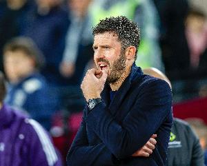 记者：曼联当下最应该补强左后卫，此外还需要签中场