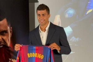 记者谈罗德里拒绝皇马：他对金球奖事件和皇马内部质疑耿耿于怀