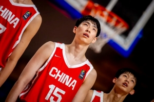 可圈可点！李俊贤表现强硬 全场10中6贡献15分12板3帽