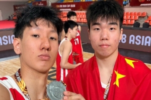 张懿赵杰发合照 杨易轩因发挥自责 记者：皆为成长养分未来更璀璨