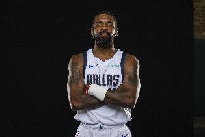 媒体人：独行侠面临欧文明夏跳出合同的风险 可用他换福克斯