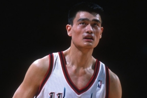 姚明NBA收入也曾面临分成？媒体人：舆论施压后最终只缴税后3%-5%