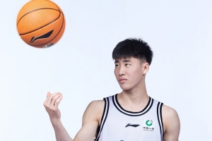 江苏注册17名球员：曹芷豪签下两年新秀合同 曾繁日签两年C类合同