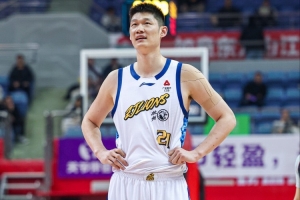 媒体人：广厦为胡金秋注册 关于大秋的转会大戏宣告结束