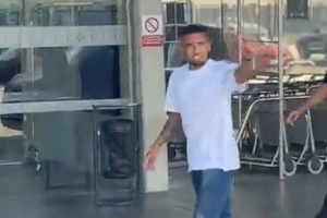 热苏斯已经抵达巴塞罗那机场，体检后将现场观看巴萨vs巴列卡诺