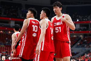 羊城晚报：杨瀚森打出了国家队生涯的代表作 攻防两端存在感十足