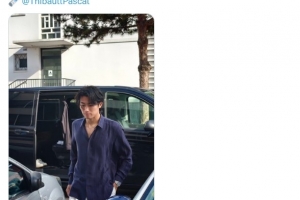 博主：中村敬斗抵达体检地接受体检，压哨转会里昂接近完成