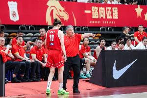 媒体人：这篮板球也没看到训练的痕迹啊 这应该是主抓的内容吧