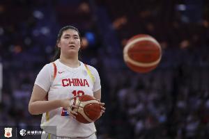 媒体人：这场主要看张子宇如何应对美国女篮的发挥 其他没法看了