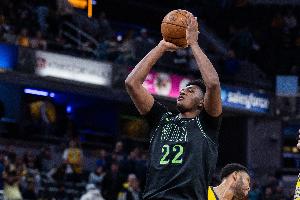 奎因谈适应NBA的最大挑战：身体对抗 做技术动作必须极其高效
