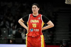 顶不住！中国女篮全队18次失误 张子宇个人7次失误平法国全队