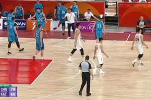 优势明显！中国男篮三节打完领先哈萨克斯坦35分 4人得分上双