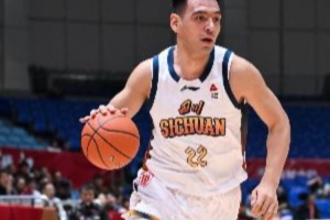杨文学：新赛季定位要做好防守&抢好篮板 感谢支持我的每个球迷