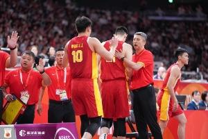 啥叫现代篮球啊！日本男篮是一面镜子 中国男篮落后就必然要挨打