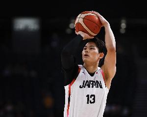 记者：日本男篮金近廉对我们打得最好 很多中国的女记者都说他帅