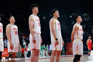 东体：这次亚运会的失利为中国男篮敲响了警钟 要针对性补齐短板