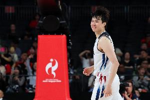 李贤重：之前很多人说我们拿金牌难度很大 但我们配合越来越默契