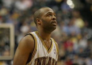 杰克：NBA出台着装令不仅因艾弗森 更因廷斯利穿个背心坐在替补席