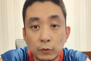 解说：到了最后时刻没有人能接管比赛 这是中国男篮要解决的问题