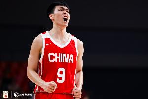 主攻手！庞峥麟5中2砍半场最高11分 罚球6中6