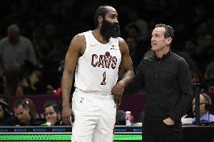 夸张！哈登10个赛季造三分犯规领跑NBA 生涯共747次&库里304次
