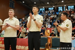 媒体人：李昂带领留洋球员以美式打法来打亚运 都不至于这么难看