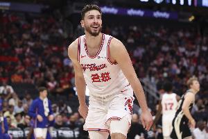 卡佩拉：申京是位全明星 他是我们这支球队的关键人物之一！