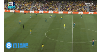 巴西队前场连续获得好机会，拉菲尼亚、埃斯特旺射门均偏出球门