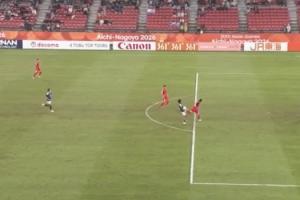 U23日本1-0领先！混血前锋布莱恩·世雄破门，朝鲜球员抗议犯规