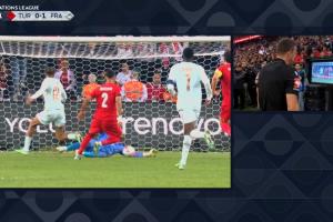 恰基尔出击禁区外手球被出示红牌，土耳其第86分钟十人作战