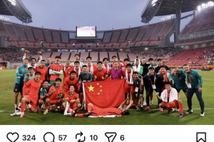 书写历史！于大宝社媒晒U23国足赛后合影，前归化国脚阿兰点赞