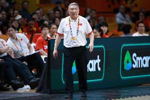 控制不住！中国女篮首节出现多达5次失误 分别来自5名球员