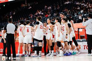 体坛周报：外线羸弱成大坑！中国女篮困在旧格局里