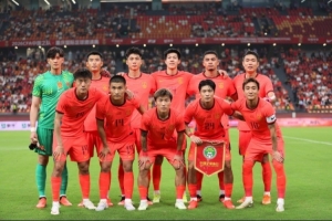 津媒：国足阵容不整、临时组建，踢得毫无章法也在情理之中