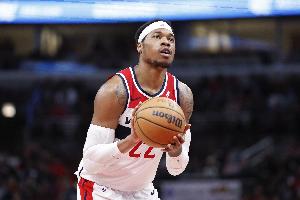 媒体人：上海接触前NBA球员霍姆斯 大外援在霍姆斯&麦基中2选1