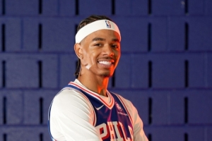 菲隆：训练营首日看到詹姆斯全速向我冲来 真切体会到了什么是NBA