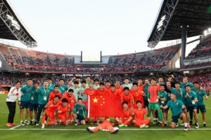 也有奖牌！U23国足助教于大宝庆祝：亚运会了不起的团队