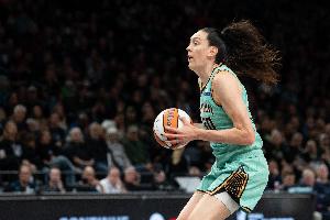 无力回天！斯图尔特空砍35分11板6助 WNBA季后历史首人
