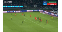 米特里策突破射门，杨希解围自摆乌龙，浙江主场1-0领先海港