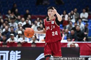 望无大碍！李悦洲崴脚退赛 出场15分钟6中2拿到4分3助