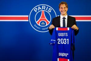 队报：霍茨本赛季已展现潜力，但能否在巴黎站稳脚跟仍不确定