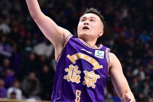 不浪费机会！张帆半场4中4高效拿下9分1助攻1抢断