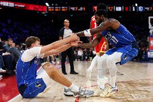 Windhorst：乌杰里已明确表态决心留下欧文让他与弗拉格并肩作战