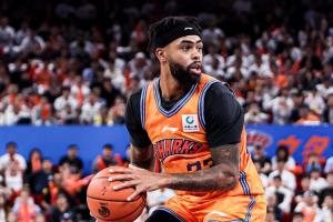CBA没那么好打~前NBA榜眼拉塞尔首秀23投仅7中 得到21分4板5助