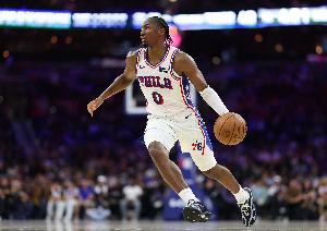 詹姆斯盛赞马克西：他体能让我印象深刻 可能是NBA速度最快的球员