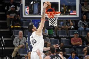 稳扎稳打！埃迪半场9分钟4中3拿6分7板 正负值+9