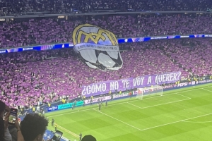 皇马主场球迷TIFO：怎么能不爱你，你一次又一次成为欧洲冠军