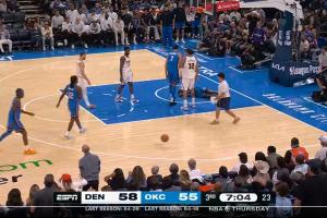 杰伦威快攻被放倒从中场滚到底线 解说林书豪：这是不是NBA纪录